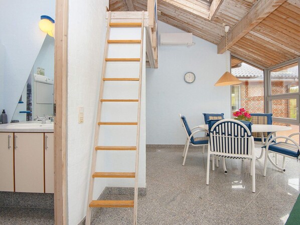 House | Dining - 9 Person Holiday Home in Ringkobing (Ringkobing)