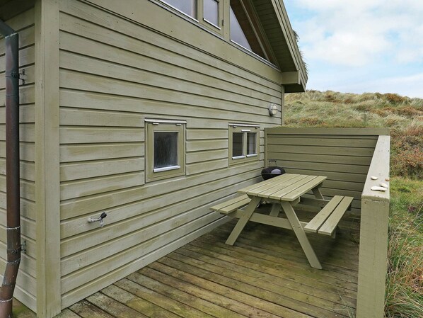 Balcony - Classic Holiday Home in Brovst With Barbecue (Brovst)