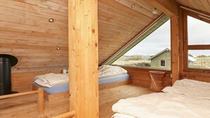 1 bedroom, cribs/infant beds
