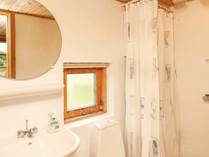 Bathroom - Classic Holiday Home in Brovst With Barbecue (Brovst)