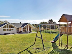 House | Children's area - Luxury Retreat With Pool - By Traum Ferienwohnungen (Tisvildeleje)