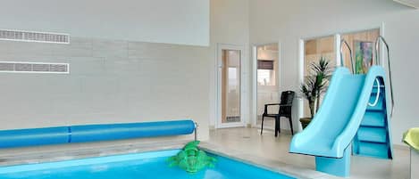 บ้านพัก | สระว่ายน้ำ | สระว่ายน้ำในร่ม, สระว่ายน้ำกลางแจ้ง