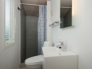Bathroom - Comfortable Holiday Home Near Sea at Hejls Jutland (Hejls)