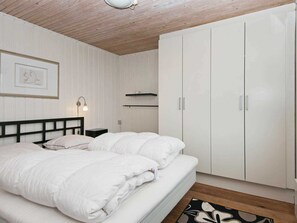 2 bedrooms, cribs/infant beds - Comfortable Holiday Home Near Sea at Hejls Jutland (Hejls)