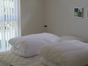 3 bedrooms, cribs/infant beds