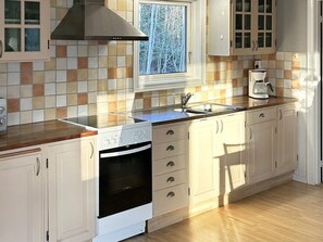 House | Private kitchen - 6 Person Holiday Home in Hacksvik-by Traum (Håcksvik)