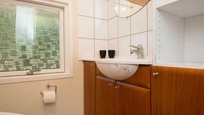 Bathroom - 4 Person Holiday Home in Ronde (Ronde)