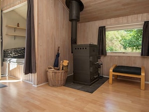 3 bedrooms, cribs/infant beds - 4 Person Holiday Home in Ronde (Ronde)
