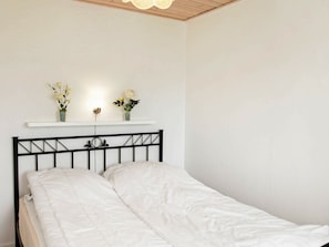 3 bedrooms, cribs/infant beds