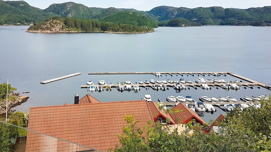 10 Person Holiday Home in Lindesnes