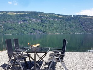 Lake view - 4 Person Holiday Home in Utvik-by Traum (Stryn)