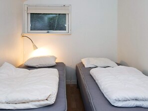 3 Schlafzimmer, Babybetten