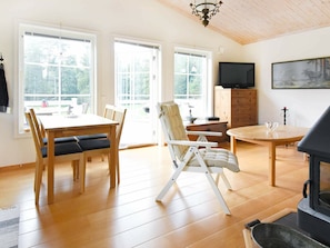 2 Schlafzimmer, individuell eingerichtet