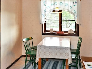 Fridge, microwave, coffee/tea maker - 4 Person Holiday Home in Edsvalla (Edsvalla)