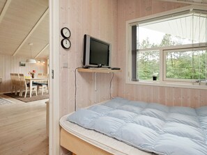 2 bedrooms, cots/infant beds - Cozy Holiday Home in Oksbøl With Terrrace (Oksbol)