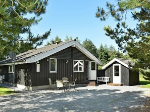 Exterior - Cozy Holiday Home in Oksbøl With Terrrace (Oksbol)