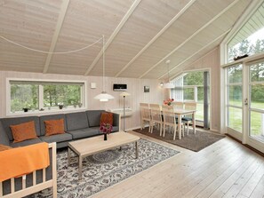 DVD player - Cozy Holiday Home in Oksbøl With Terrrace (Oksbol)