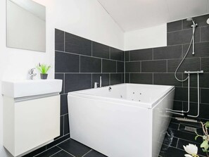 House | Spa treatment