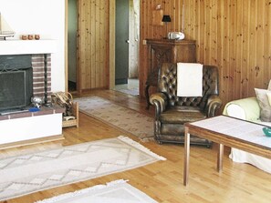 Fireplace, DVD player