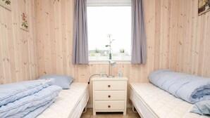 6 kamar tidur dan tempat tidur bayi