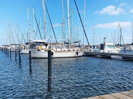 บ้านพัก | ที่จอดเรือ