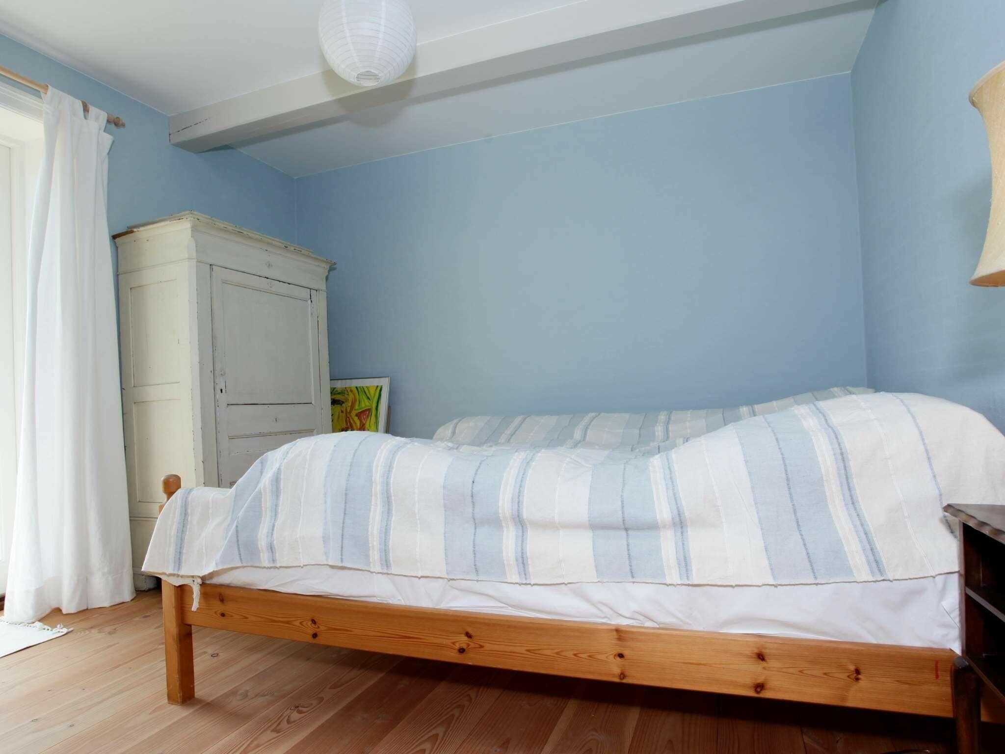 3 bedrooms, cribs/infant beds