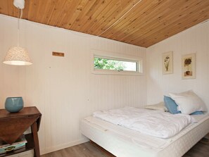 3 bedrooms, cribs/infant beds