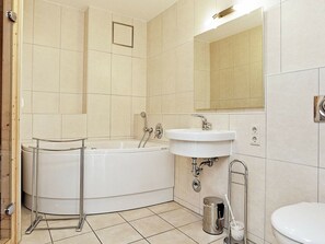 Apartment | Bathroom