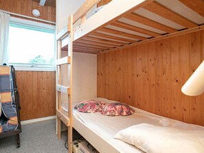 2 bedrooms, cribs/infant beds