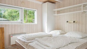 4 bedrooms, cribs/infant beds - Fabulous Holiday Home in Ebeltoft With Indoor Pool (Ebeltoft)