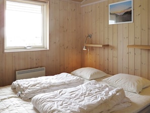 3 bedrooms, cribs/infant beds