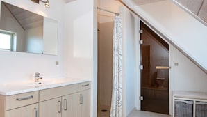 House | Bathroom - 10 Person Holiday Home in Harboore (Harboore)