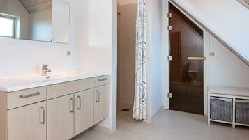 House | Bathroom