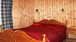 House | 2 bedrooms, individually furnished, bed sheets - Holiday Home in Grevinge (Vestvågøy)