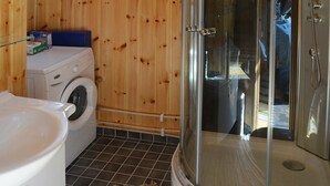 House | Bathroom - Holiday Home in Grevinge (Vestvågøy)