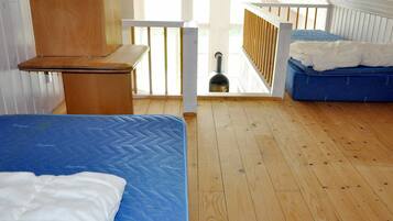 2 Schlafzimmer, Babybetten