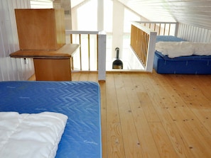 2 bedrooms, cribs/infant beds