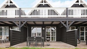 Outdoor dining - 5 Person Holiday Home in Blavand (Blavand)