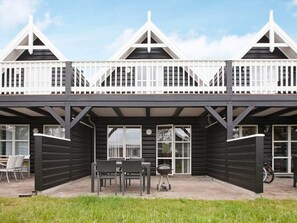 House | Outdoor dining