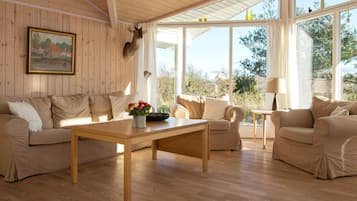 ุงูู
ูุดุฃุฉ ู
ู ุงูุฏุงุฎู