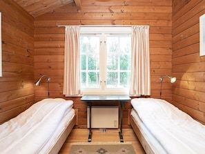 2 bedrooms, cribs/infant beds