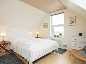 9 bedrooms, cribs/infant beds