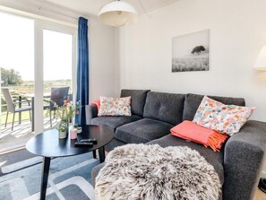 Living area - 6 Person Holiday Home in Hals (Hals)