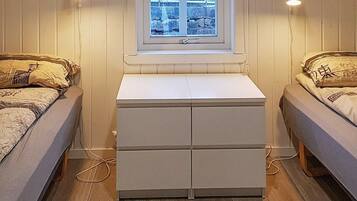 5 bedrooms, individually furnished