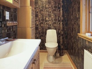Bathroom - 7 Person Holiday Home in Hjälteby (Hjaelteby)