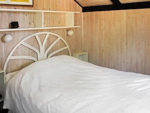 2 bedrooms, cribs/infant beds