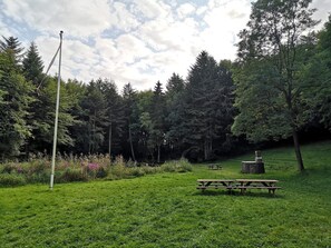 A grassy park with picnic tables and a tall flagpole. - 8 Person Holiday Home in Vestervig (Vestervig)