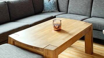 TV, peis, DVD-spiller og MP3-dokkingstasjon