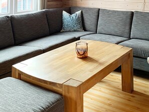 TĂ©lĂ©viseur, foyer, lecteur de DVD, station dâaccueil pour lecteur MP3