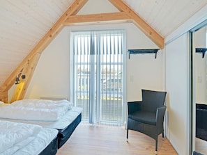 2 bedrooms, cribs/infant beds